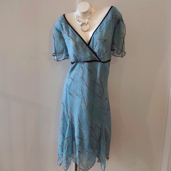 Believe Woman Blue Cross V-Neck - Picture 1 of 4